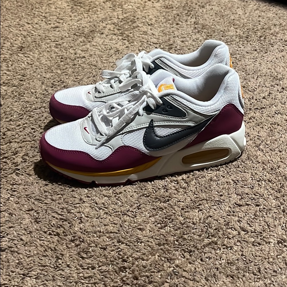 Nike Women’s 9.5 Air Max 90s